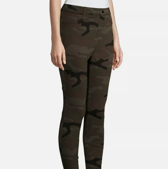 Time and Tru NWT High Rise Stretch Fitted Knit Jeggings Camo 533 - Picture 6 of 10